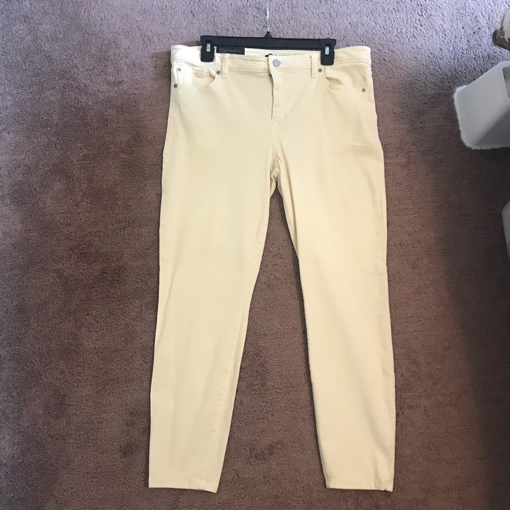 NWT Gap Pale Yellow Legging Skimmers